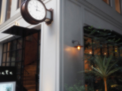 白い壁の喫茶店