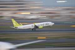 羽田空港夕方の飛行機