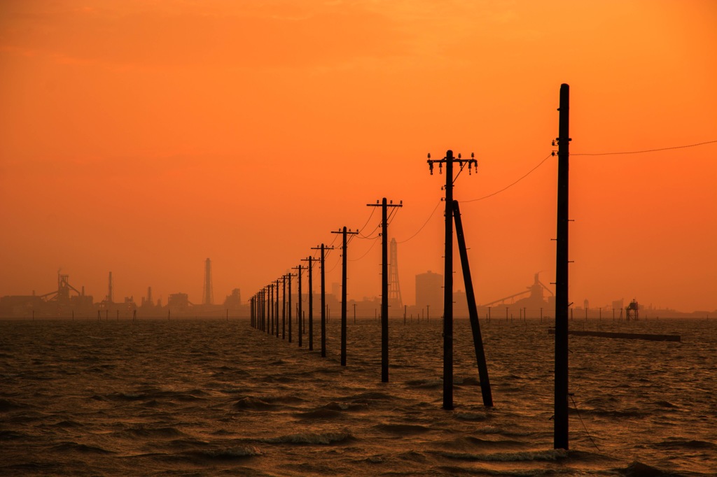 海へ続く電柱