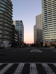 夜明け前、桜木町