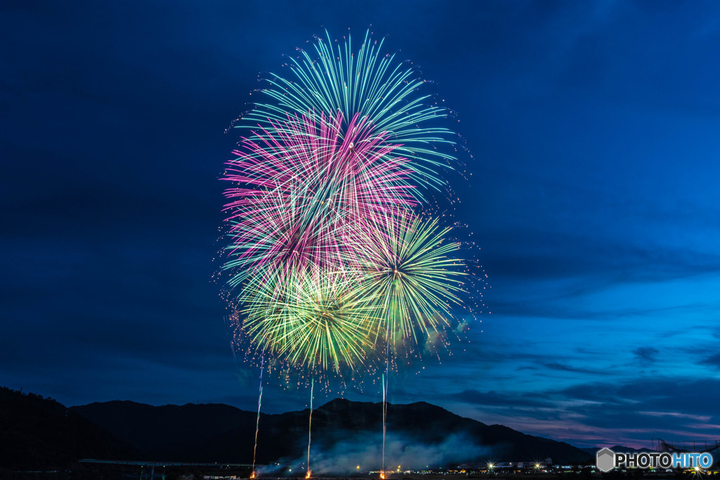 秋空に咲く