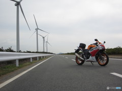 道とバイクと風力発電