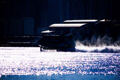 シルエット船が行く