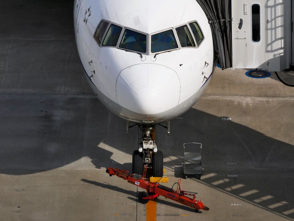 駐機と赤いトーバー