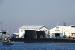 警戒船と潜水艦