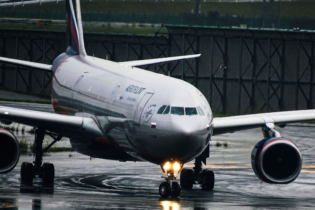 灰色の雨天機