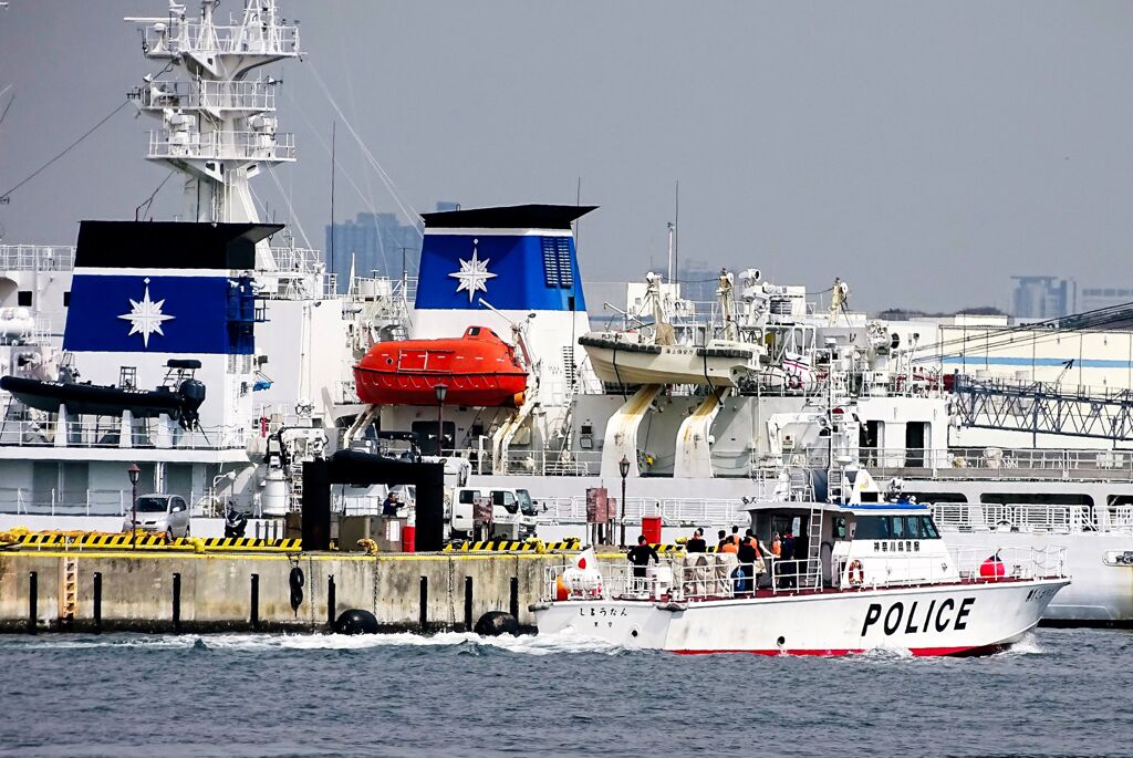 海上警察と海保