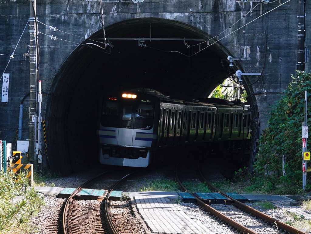 トンネルを抜ければ