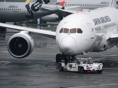 雨の駐機場