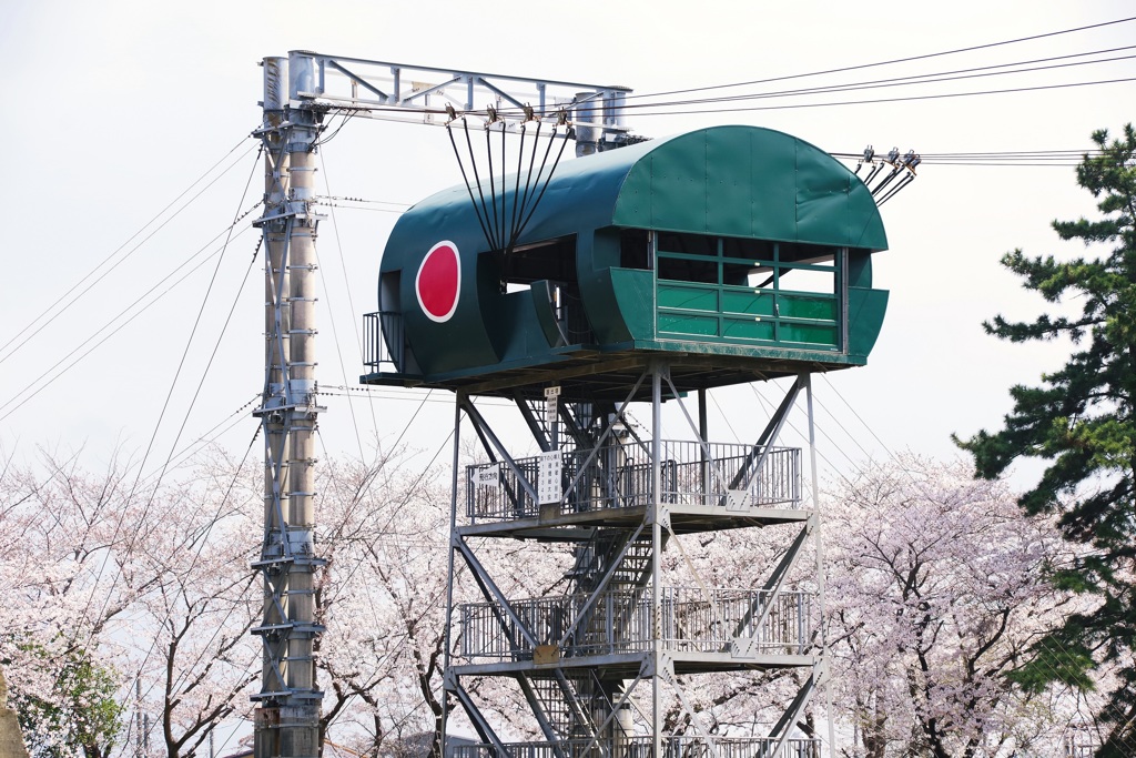 春の跳出塔