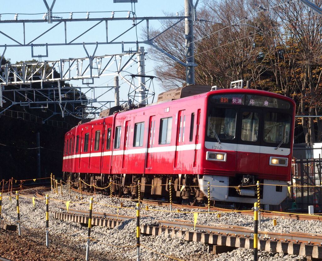 京急標準色の通過