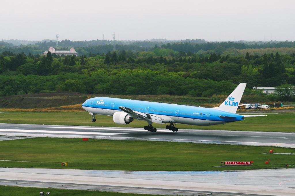 ９時、KLM到着しました