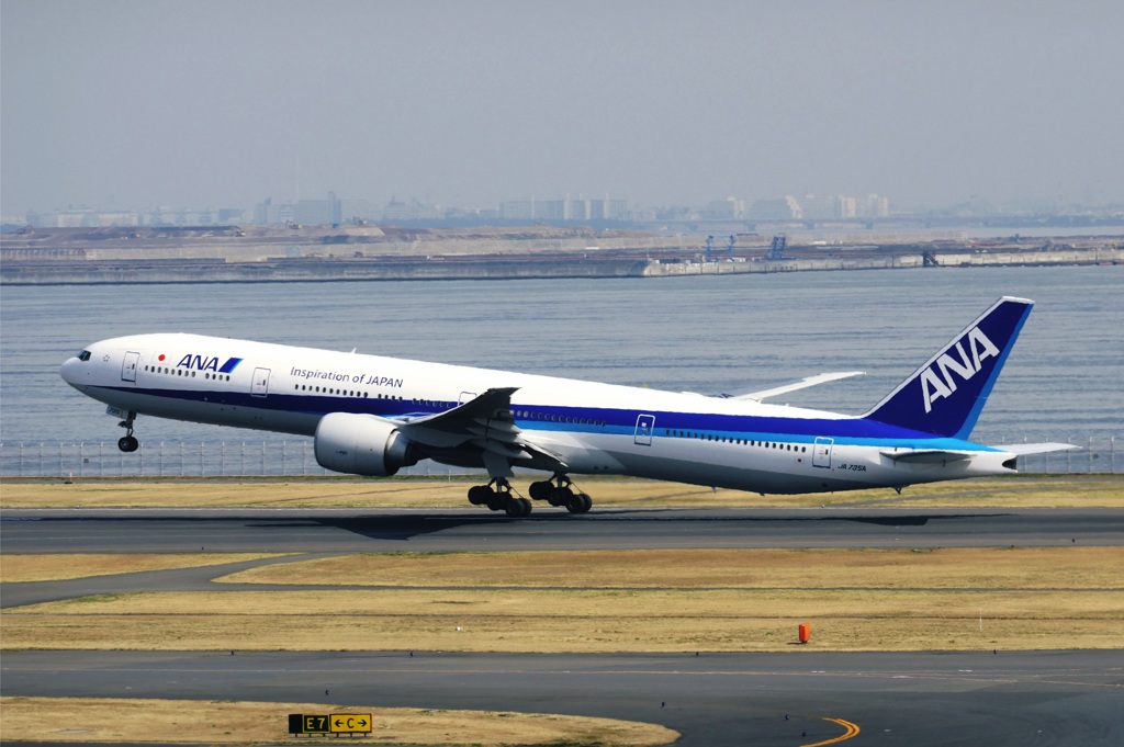 ANA 777-300 (JA735A) 