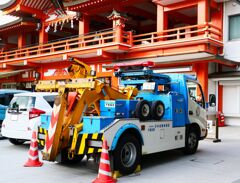 似ても似つかない