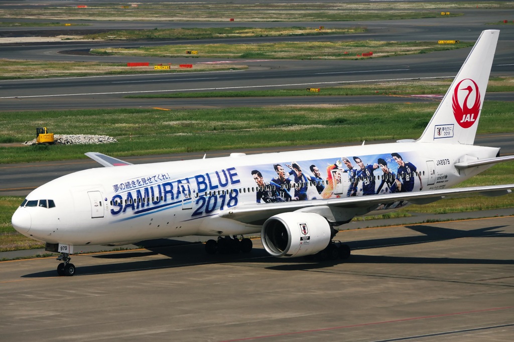 存在感の1号機(SAMURAI BLUE 応援ジェット)