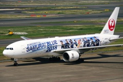 存在感の1号機(SAMURAI BLUE 応援ジェット)