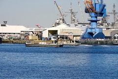 休日の横須賀軍港