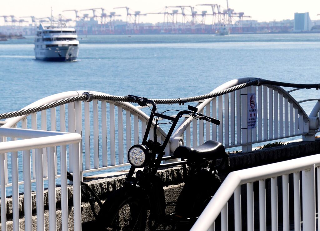 バイクと客船