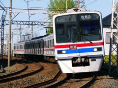 初代AE形のライトグレー通勤車