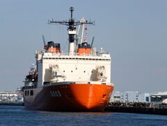 砕氷艦「しらせ」