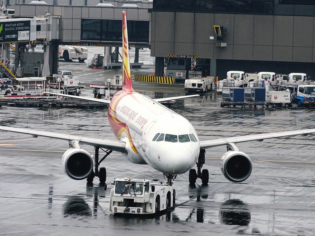 雨の駐機場