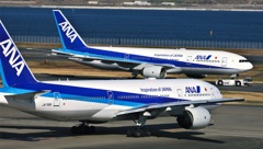 ANA B777-200