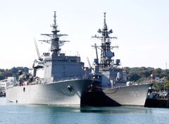 掃海母艦と汎用型護衛艦