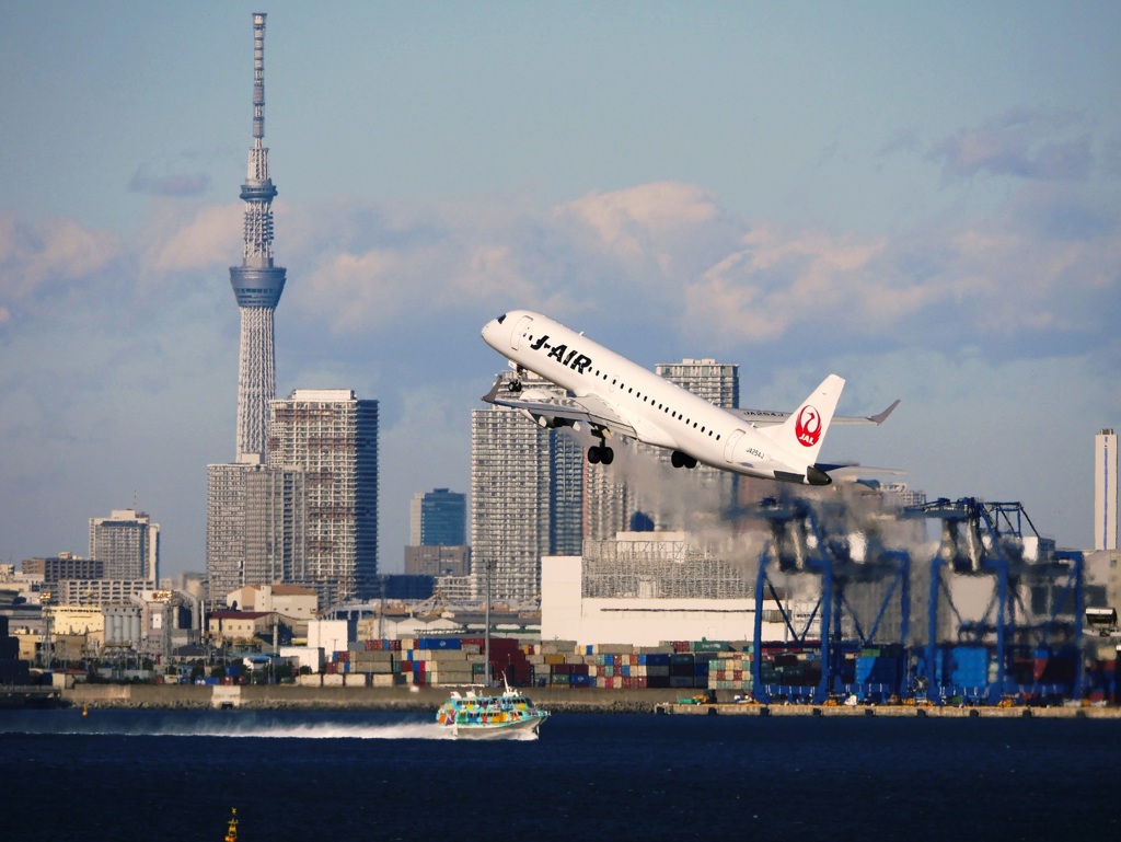 ジェイエア Embraer 190 (JA254J)