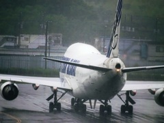 雨でもヒコーキは飛ぶ