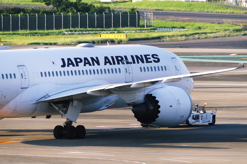 去るB8