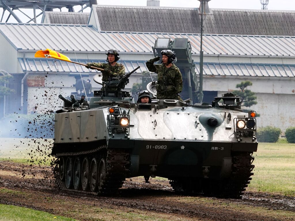 73式装甲車は渋い