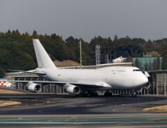 白装束がやって来た