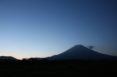 三日月と富士山
