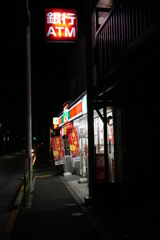 夜のコンビニ