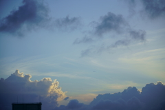 雲の向こうに