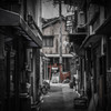 路地の鳥居