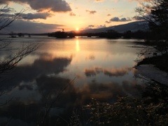 湖畔の日の出