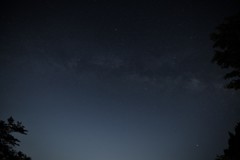 天の川のなかに流れ星（フェイクあり）