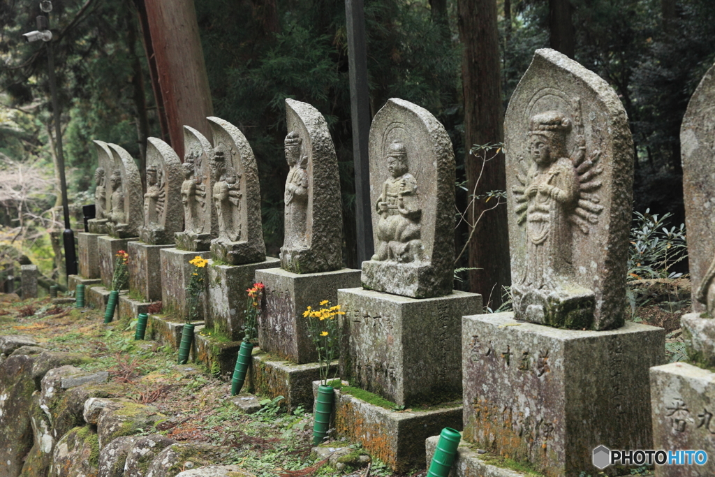 並ぶ石仏　室生寺07