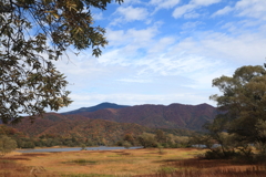 桧原湖の秋空