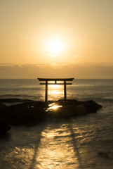 神磯の鳥居  朝日