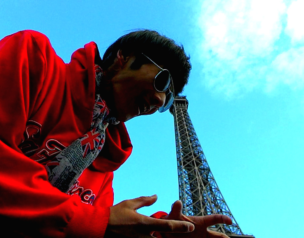 Rocklyan head-butting to Eiffel tower
