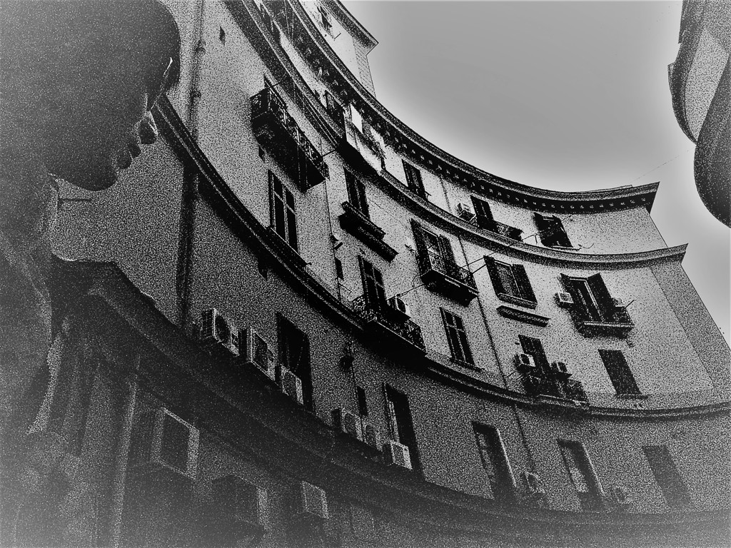 Cosmopolitan Rocklyan in Naples