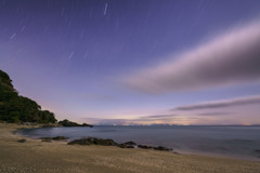 夜明け前の砂浜