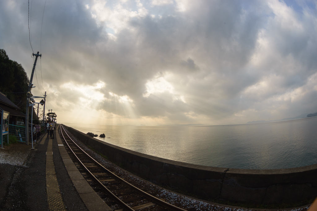 海沿いの小さな駅