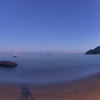 ブルーアワーの砂浜
