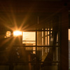 がらくた小屋の夕陽