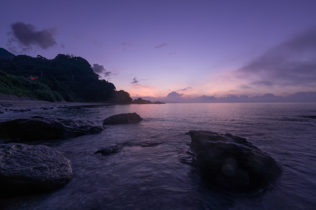 夜明け前の海