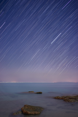 海沿いの星空