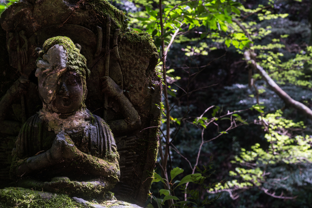 森の仮面地蔵